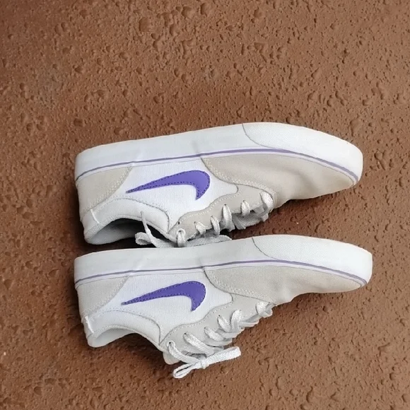 Nike Cream and Purple Sneakers - Picture 8 of 10